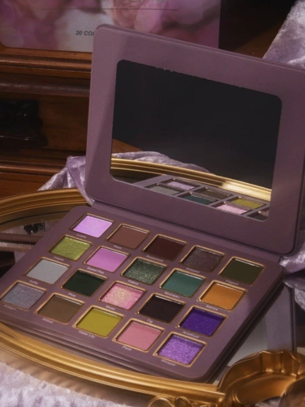MUSE Eyeshadow Palette - Cosmic Beauty / Brushes